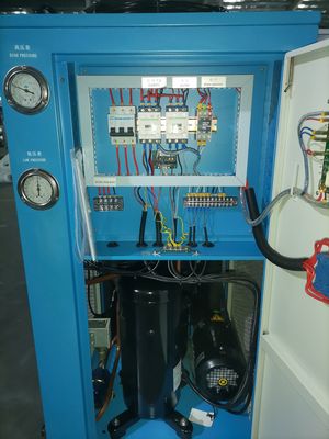 精度と効率性 2.5 m3/h 冷却水流 空冷変速冷却機 実験室温度制御用